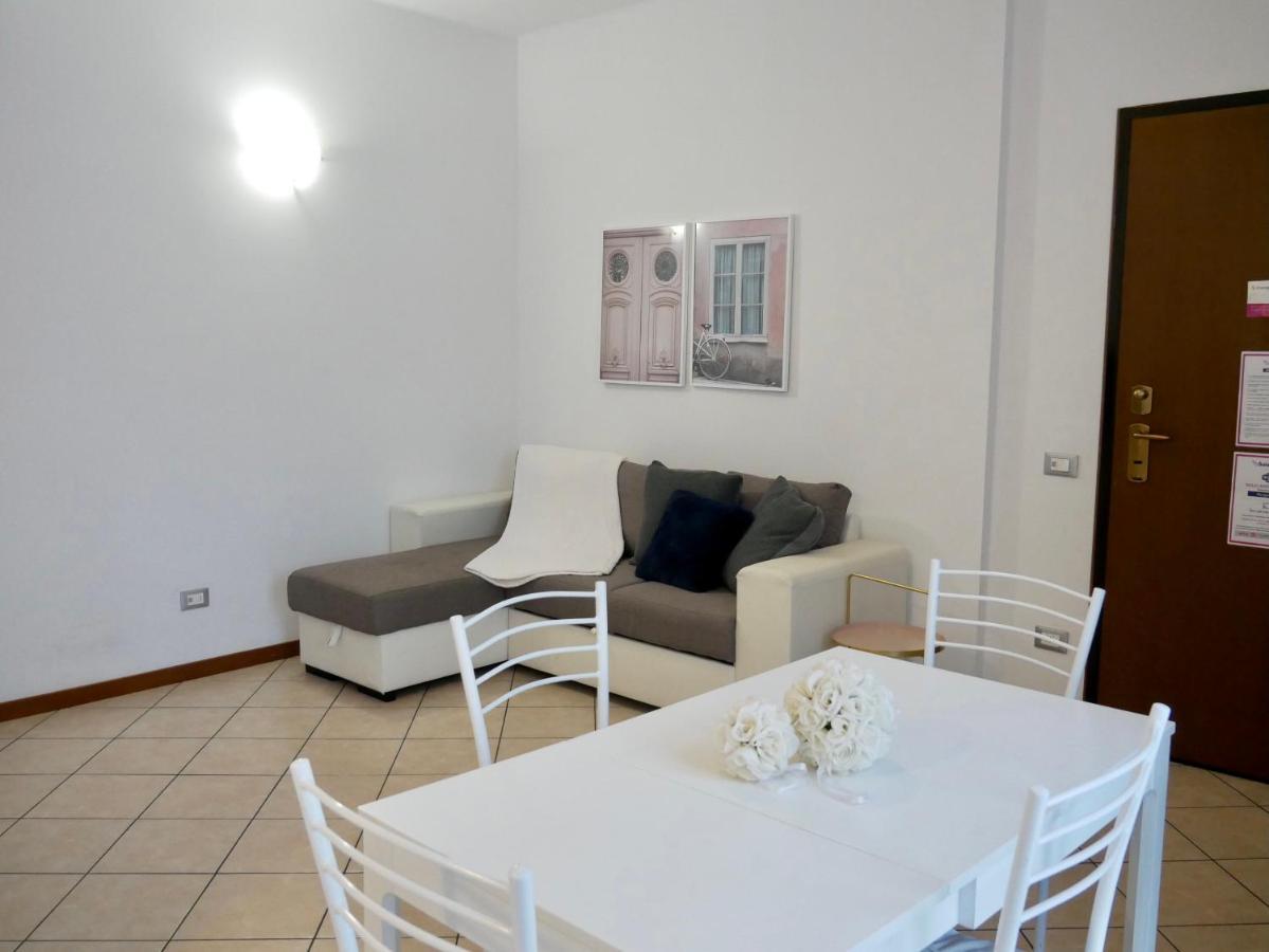Diadema Pink - Immobili E Soluzioni Rent Apartment Bergamo Luaran gambar